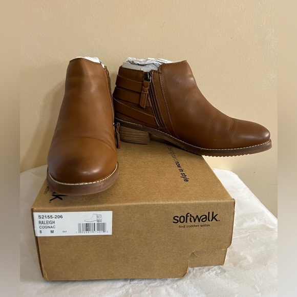 SoftWalk Raleigh Booties (Women) - Picture 3 of 3